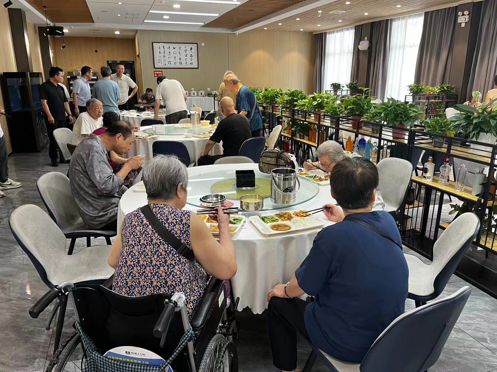 陽光助老，溫情守護|西電賓館餐廳為退休教職工提供老年餐服務(wù)